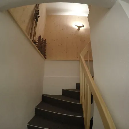 - Vollholz Im Zentrum Von *