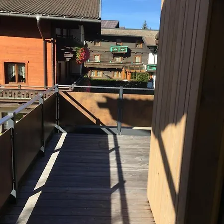 - Vollholz Im Zentrum Von *