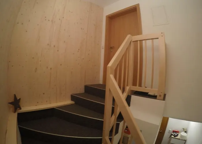 - Vollholz Im Zentrum Von *