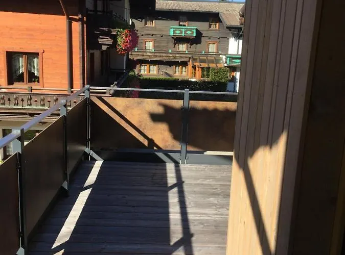 - Vollholz Im Zentrum Von *